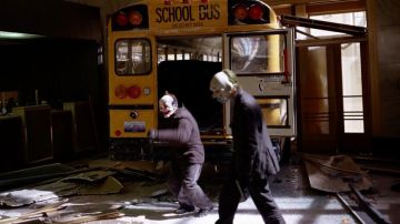 The clown mask worn by the driver of the bus in The Dark Knight : The black Knight