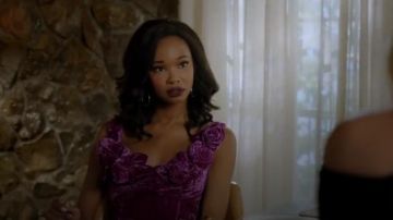  Chan Rosette Velvet Cami Top usado por Wakeema Hollis en Dynasty Temporada 1 Episodio 20