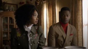 Brodé Utilitaire Veste portée par Monica Colby (Wakeema Hollis) dans la Dynastie Saison 1 Épisode 21