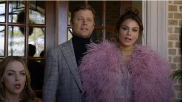 Vestido de encaje asimétrico usado por Cristal Jennings (Ana Brenda Contreras) en Dynasty Temporada 1 Episodio 21