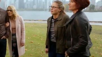 Suéter de lana y cachemira joie Cais C Stripe Usado por Melissa Benoist en Legends of Tomorrow de DC (S03E08)