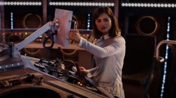 Topshop Hybrid Shirt Jumper worn by Clara (Jenna Coleman) in Doctor Who (S09E10)