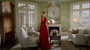 Rouge à volants Robe portée par Fallon Carrington (Elizabeth Gillies) dans la Dynastie Saison 1 Épisode 22
