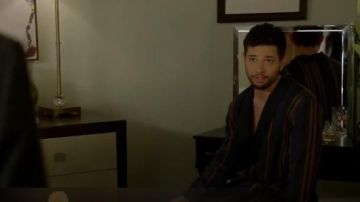 Hanro Rayé Tissé Robe portée par Sam Jones (Rafael de la Fuente) dans Dynastie (S01E22)