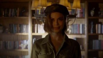 La Jambe droite de Mélange de Coton Salopette portée par Cristal Jennings (Ana Brenda Contreras) dans Dynastie (S01E22)