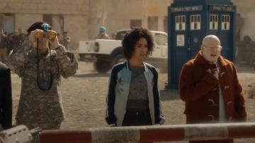 Topshop Deux-en-Onrsible Bomber Jacket e Reve porté par Pearl Mackie dans Doctor Who (S10E07)