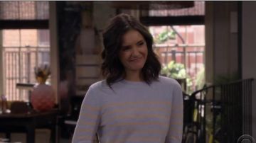 Suéter La Ligne AAA Lean Lines usado por Clem (Nina Dobrev) en Fam (S01E12)