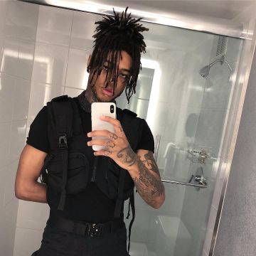 Black Utility Vest worn by Scarlxrd on his Instagram account @scarlxrd