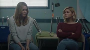 Urban Outfitters Babysitter Long Sleeve Tee in Maroon worn by Dagger (Olivia Holt) in Marvel's Cloak & Dagger (S02E01)