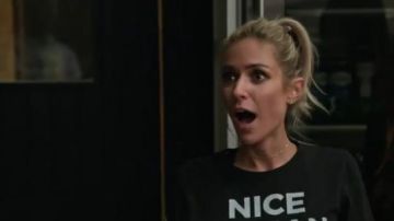 Uncommon James 12 South Earrings usado por ella misma (2018) (Kristin Cavallari) en Very Cavallari (S02E06)