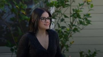 Madewell Donegal Wrap-Front Pullover Sweater en Coziest Yarn usado por Alex Dunphy (Ariel Winter) en Modern Family (S10E20)