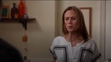 Vince Foulard Imprimer Chemisier porté par Maya (Diane Farr) en divisant Ensemble (S02E18)