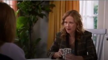 Rag & Bone Naomi Vérifier Blazer porté par Lena (Jenna Fischer) en divisant Ensemble (S02E18)