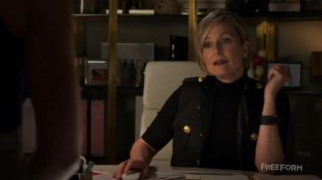 DSquared2 Chaleco del Ejército usado por Jacqueline Carlyle (Melora Hardin) en The Bold Type (S01E01)