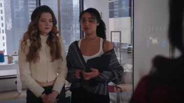 Dries Van Noten Cropped Cotton & Linen usado por Sutton Brady (Meghann Fahy) en The Bold Type (S01E02)