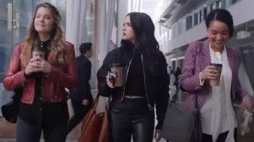 Iro Axelle Chaqueta Moto Metálica usada por Sutton Brady (Meghann Fahy) en The Bold Type (S01E04)