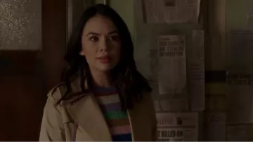 Alice + Olivia Rhodes Sweater O Baylor Top usado por Mona Vanderwaal (Janel Parrish) en Pretty Little Liars: The Perfectionists (S01E04)