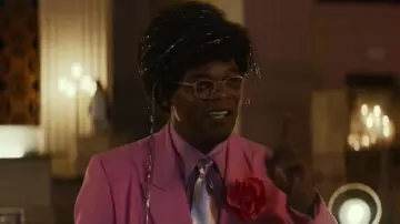 Les lunettes roses de The Salesman (Samuel L. Jackson) dans Unicorn Store