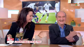 La chaqueta negra blaze con cuello tachonado de Marion Ruggieri en C à vous del 08/04/2019