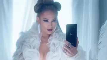 LG G7 Fit Noir smartphone utilisé par Jennifer Lopez dans son de la Médecine de la musique de la vidéo de l'exploit. Français Montana
