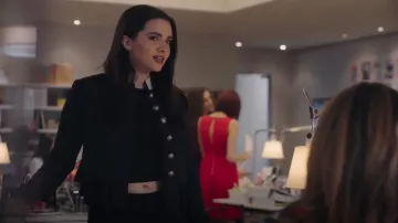 Alexander McQueen Chaqueta de encaje militar usada por Jane Sloan (Katie Stevens) en The Bold Type (S01E05)