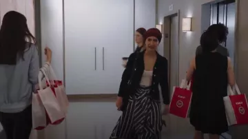 Johanna Orti Merrymack Corbata Cintura Raya Culottes de Seda Cruda usados por Adena El Amin (Nikohl Boosheri) en The Bold Type (S01E05)
