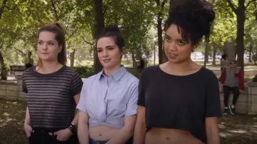 T by Alexander Wang Twist Front Crop Shirt usada por Jane Sloan (Katie Stevens) en The Bold Type (S01E06)