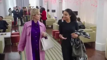 Dries Van Noten Chaqueta trench ligera usada por Jacqueline Carlyle (Melora Hardin) en The Bold Type (S02E10)