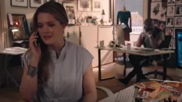 Nili Lotan Elise Haut porté par Sutton Brady (Meghann Fahy) dans Le Gras (S01E07)