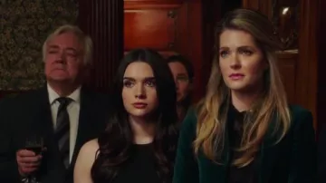 Blusa floral de Ulla Johnson Sandrine usada por Sutton Brady (Meghann Fahy) en The Bold Type (S02E10)