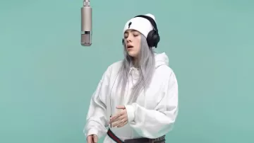 The white cap man hanging worn by Billie Eilish in her video clip idontwannabeyouanymore (Colors Show)