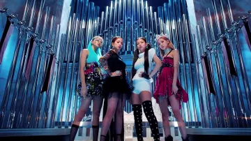 Le top en mousseline de soie blanc Chanel de Jennie Kim dans le clip Kill This Love de Blackpink