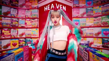 The crop top white Lisa in the clip Kill-This Love of Blackpink