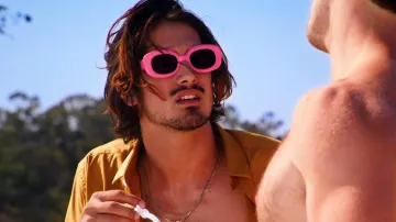 Sunglasses pink Ulysses Zane (Avan Jogia) in Now Revelation (S01E01)