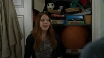 All Saints Tiger Stripes Print Loose Fit Camiseta usada por Grace Russell (Bailee Madison) en Good Witch (S04E02)