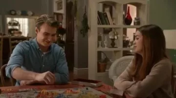Topshop Lace Sleeve Funnel Neck Sweater usado por Grace Russell (Bailee Madison) en Good Witch (S04E03)