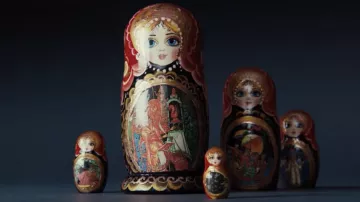 The Russian dolls wooden in the movie Anna