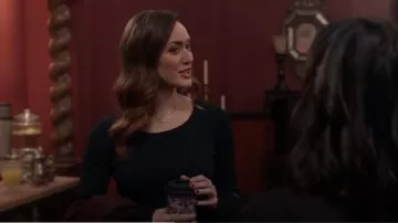 Milly Métallique Rib Chandail porté par Abigail Pershing (Sarah Pouvoir), dans une Bonne Sorcière (S04E07)