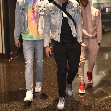 Nike Air Max 720 'cool Grey' Sneakers worn by Bradley Beal on the Instagram account of @leaguefits