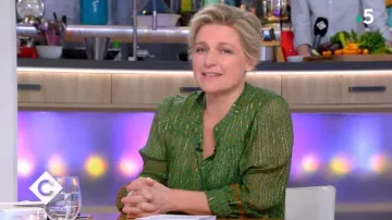 La blusa de velo estampada de Anne-Élisabeth Lemoine en do à vous del 12/04/2019