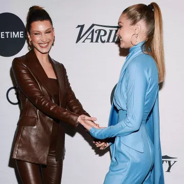 The blazer leather Rosetta Getty Bella Hadid on the account Instagram @bellahadidteam