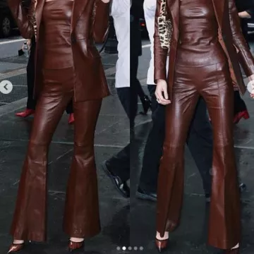 The shoes are transparent to Bella Hadid on the account Instagram @bellahadidteam