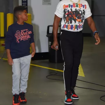 Nike Air Jordan 1 Mid "multi color" sneakers worn by Chris Paul on the Instagram account of @leaguefits