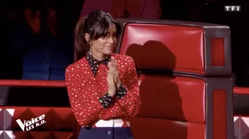 La chemise rouge à étoiles portée par Jenifer dans The Voice : la plus belle voix du 13 avril 2019
