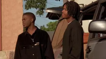 Le t-shirt noir à manches longues col rond de O-Dog (Larenz Tate) dans Menace 2 Society
