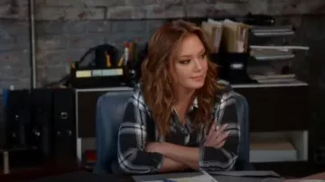 Rails Hunter Shirt worn by Vanessa Cellucci (Leah Remini) in Kevin Can Wait (S02E10)