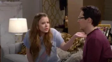 Wildfox Heavens Manchester Star Tee worn by Kendra Gable (Taylor Spreitler) in Kevin Can Wait (S02E23)