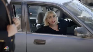 Topshop Horn Button Denim Shacket worn by Annie Marks (Mae Whitman) in Good Girls (S02E06)