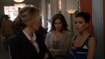 Due Fratelli Convertible Bag usado por Gabrielle Solis (Eva Longoria) en Desperate Housewives (S08E22)