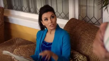 Calvin Klein Three-Quarter Sleeve Knit Shrug usado por Gabrielle Solis (Eva Longoria) en Desperate Housewives (S08E22)